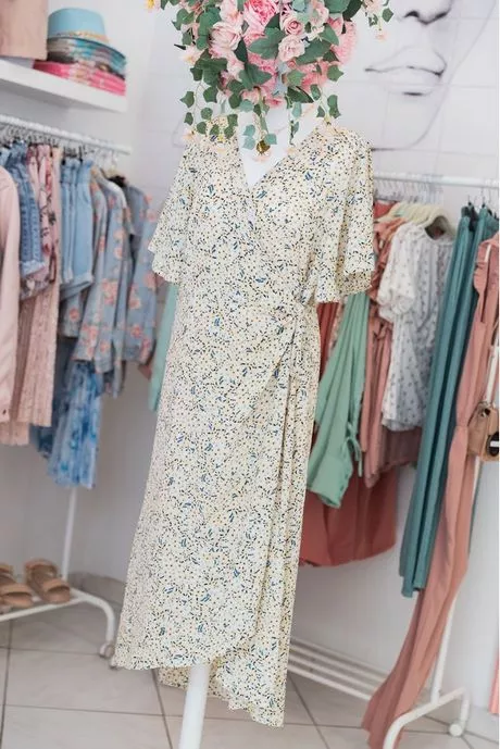 robe-fleurie-grande-taille-07_7-14 Plus storlek blommig klänning