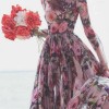 Långärmad blommig klänning